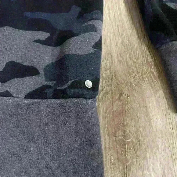 Prana womens Camo Sweatshirt, size Xsmall XS gray blue black - Picture 2 of 8